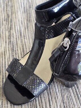 Black Strappy Iridescent Print Sandals Size 10